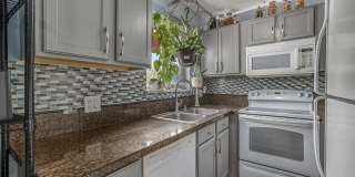 University Hills 2 bedroom and 1.5 Bath Gallery 3