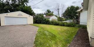 Gorgeous 2 Bedroom House with Massive Two Car Garage! Apply Today! Gallery 17