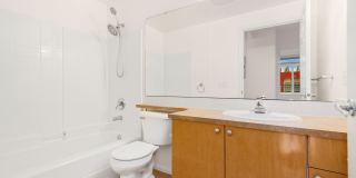 2 Bedroom 1.75 Bath Condo - Seattle Gallery 10