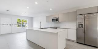 2505 NE 193rd St Gallery 1