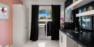 The Escape Island - Pool, Minigolf, Jacuzzi & Private Yard (Monthly Only - No Long Term) Gallery 12