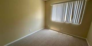 Spacious 3 bedroom 2.5 bath Condo for rent in Woodland Hills! Gallery 37