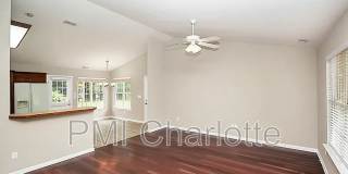 Room in 3 Bedroom Home at Ridge Ave Gallery 10