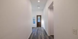 415 W 7th Street Gallery 13