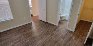 College Station - 4 bedroom / 4 bath / 3rd story condo / Pool on site. Gallery 11