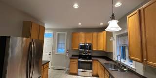 Beautiful Townhouse in NEW NORTH END Burlington 3BD/4BA Gallery 6