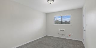Oak Street Flats Gallery 19