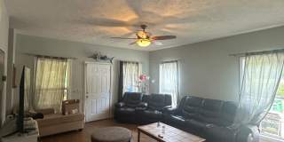 Large 4 Bedroom, 3 bathroom house near Downtown Gallery 11
