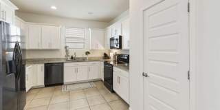 2930 N RAVEN -- Gallery 8