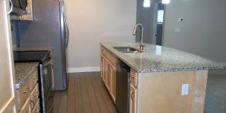 Secure, Stylish & Convenient – 2 Bed Condo in Loveland Gallery 3