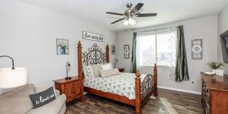 4 BEDROOM POOL & SOLAR HOME! Gallery 20