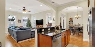 407 East Hull Street Gallery 16