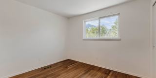 Beautiful 3-Bedroom Home with Large Backyard & Mountain Views Gallery 24