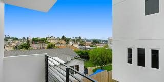 5 Bedroom / 4 bathroom Fully Detached Townhouse in Echo Park with Private Garage Gallery 18