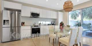 2056 Roselawn St Gallery 1