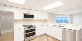 Elegance and Beachfront Condo Living Gallery 4