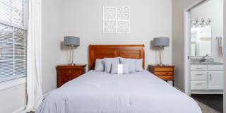 Linden Square Gallery 96