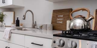 Downtown Ontario Luxury Apartments Gallery 21