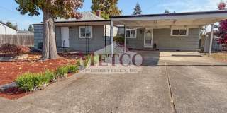 3-Bed, 2-Bath Home with Fenced Backyard in Springfield Gallery 1
