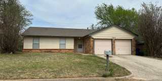 Nice 3bed, 1 1/2 bath. 2 car garage Gallery 1