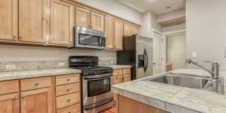 Beautiful Ground Level 1+br Condo ** Water/Sewer/Garbage Included ** Gallery 10