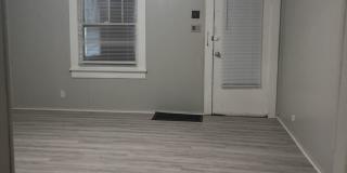 For Rent: 2401 S Mulberry St. Cozy 2 Bedroom 1 Bath, New Flooring! Bonus Room! Gallery 11
