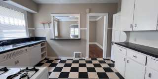 3 Bedroom Duplex on a Brick Cul-de-sac, Blocks From Eastown and Cherry Hill! Gallery 9