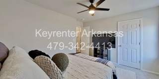 Stylish 3 Bed / 2 Bath with Open Layout & Backyard Retreat Gallery 12