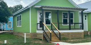 300 Seminary Drive lot: 14 Gallery 1