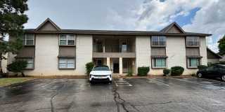 3-bedroom, 2-bathroom condo in Norman with central heat and air and washer and dryer provided Gallery 1