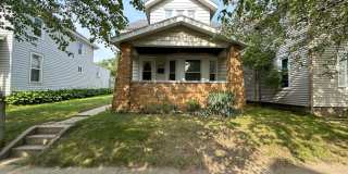 Spacious Three Bedroom Home with Office! NW Side Gallery 1