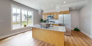 One Private Bedroom/Bath in Spacious 5BR/5BA Townhome Near UTK Gallery 2