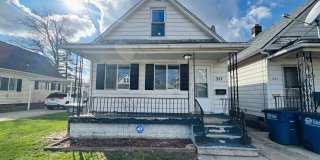 2 Bedroom House with Bonus Room Gallery 1