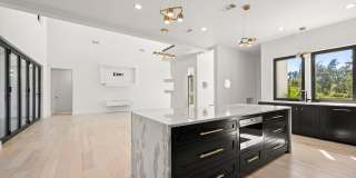 Luxury 5-Bedroom Home on 5 Acres | Pet-Friendly | Flexible Lease Terms Gallery 5