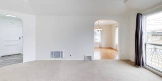 Bright Corner Home with Family Room, Yard & Laundry in Prime Sunset Location! Gallery 5