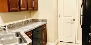 Top floor, fully furnished, with balcony-  Perfect for Professionals- Near shops & restaurants Gallery 6