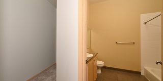 Spacious 2BR/1.75BA Condo in Convenient Location (Central District) Gallery 20