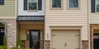 Modern Elegance in Brightleaf: 3-Bedroom Townhouse with Amenities Galore Gallery 7