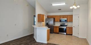 $1550 - 3/2/1 - Great Location Duplex B Section Gallery 5