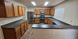 3/2 & a Loft, AC off of River Road near Oracle Road Gallery 15