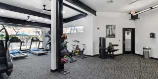 5225 Maple Avenue Gallery 25