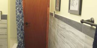 Beautiful Renovated Four bedroom Townhome Gallery 22