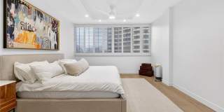 10433 Wilshire Boulevard Gallery 25