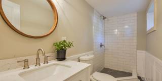 Beautifully remodeled 3 Bedroom Bungalow in Old Town Gallery 33