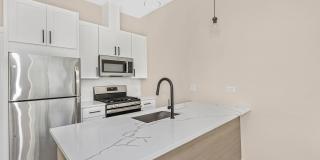 1218 W Lexington St Gallery 10