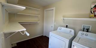 2-BEDROOM *ALL UTILITIES INCLUDED* Gallery 17