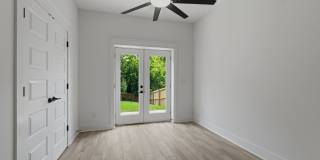 Spacious 5-Bedroom with Fenced Yard & Modern Amenities Gallery 40