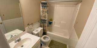 Room in 4 Bedroom Home at Daingerfield Dr Gallery 39