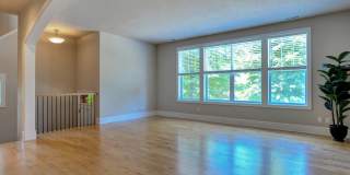 Pristine Spacious 3 Bedroom Lake Oswego Townhome | Skylights, High Ceilings, and Mt. Park Trails at your Doorstep Gallery 5