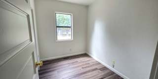 RENT SPECIAL: $750 Off First Full Month's Rent With One Year Lease! ~ Marks 950 RENT SPECIAL: $750 Off First Full Month's Rent With One Year Lease! ~ Marks 950 Gallery 13